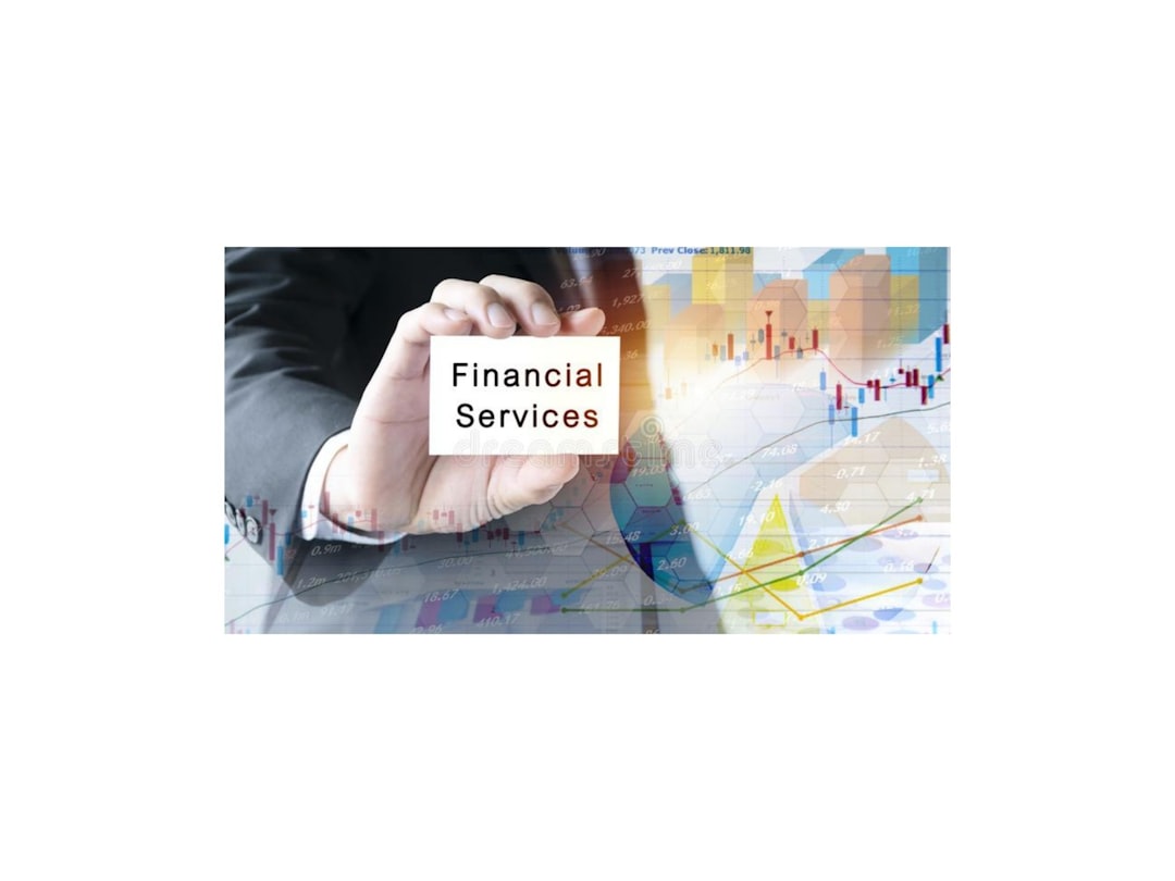 Online Brokers vs Robo-Advisors for Young Investors 2026